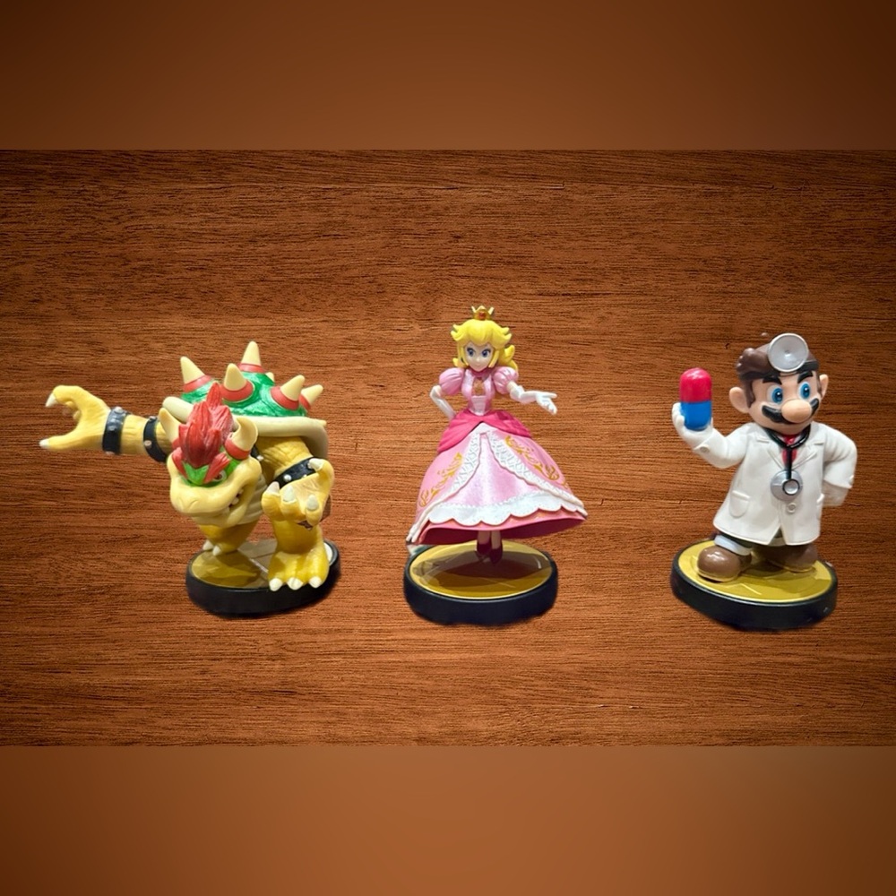 NINTENDO AMIIBO SUPER MARIO BROS BOWSER /PRINCESS PEACH & DR. MARIO  GOLDEN BASE